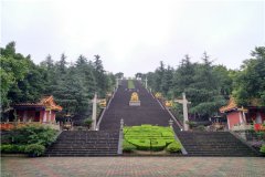 九龙坡区龙台山陵园和龙居山陵园哪个好？各是多少钱