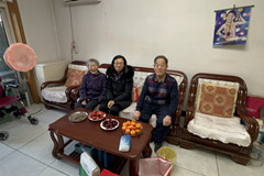 北京市潮白陵园春节前走访慰问退休干部职工