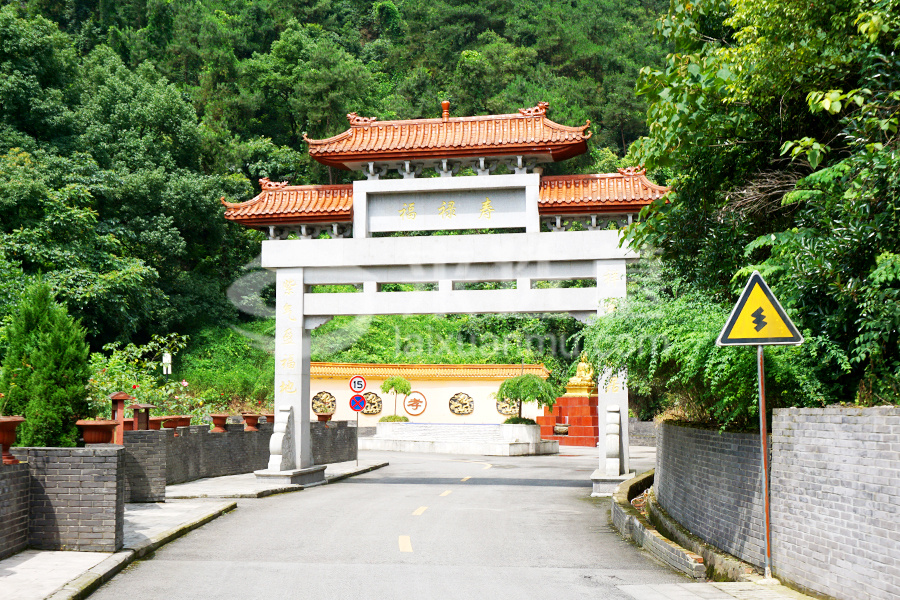 陵园大门