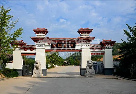 陵园门口
