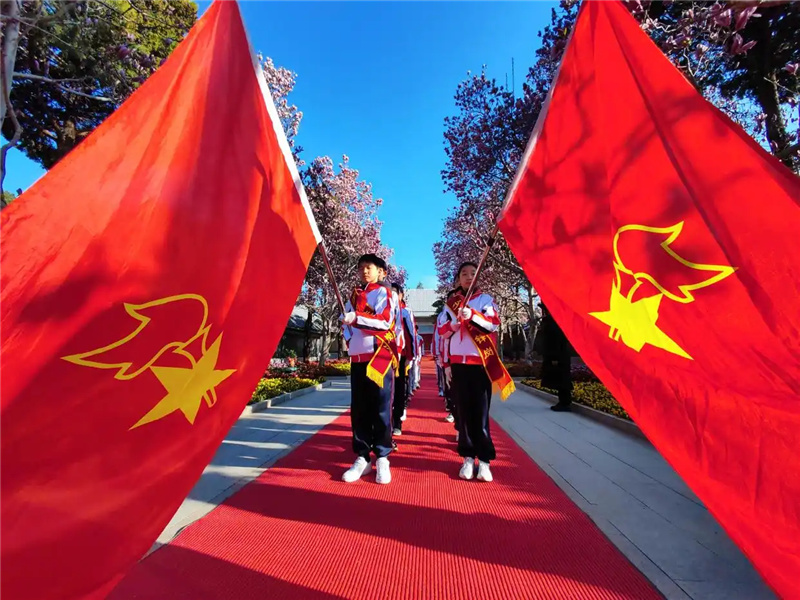 少先队员