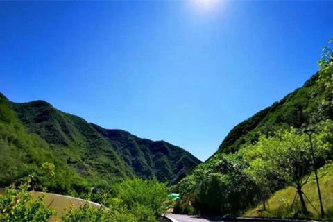 九公山长城纪念林绵延福泽广,山水相依归心处