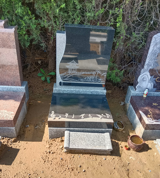 一拖一墓碑 一拖一墓碑