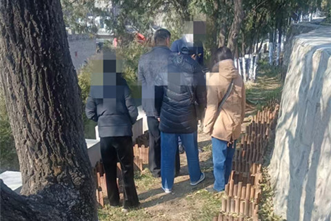 北京昌平市民一个小时车程,在中华永久陵园为亲人选墓地