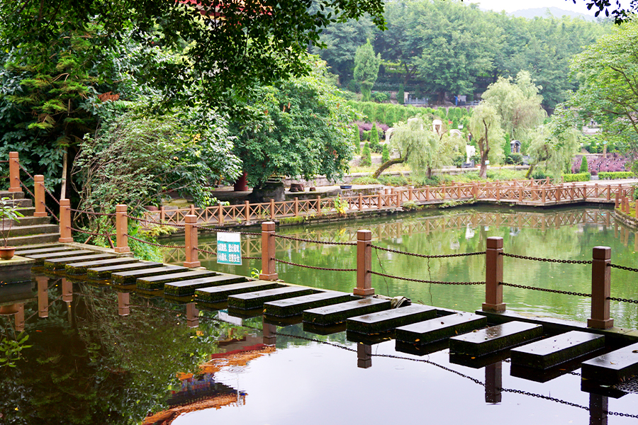 龙台山陵园水系景观