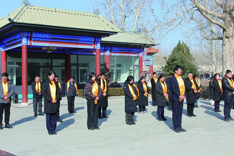 灵山宝塔陵园骏马迎春,遥寄远思