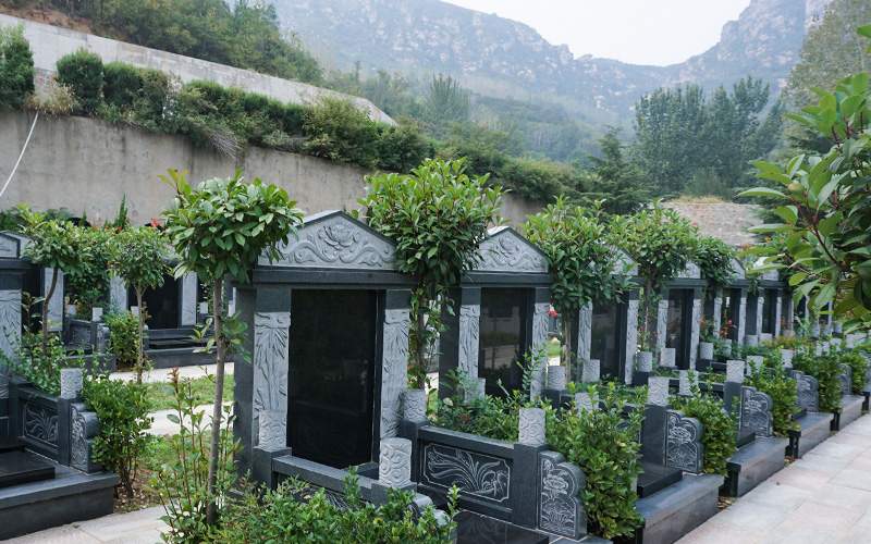 始祖山塔陵园墓区实拍
