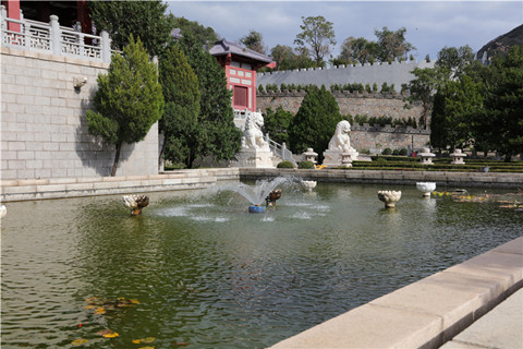 长城华人怀思堂：9800元、包含20年寄存期限、刚好在1万元预算之内