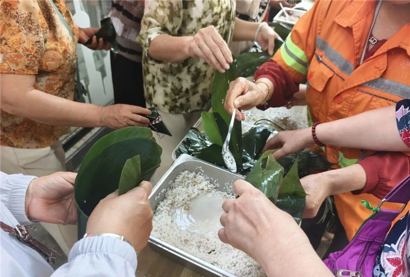 包粽子
