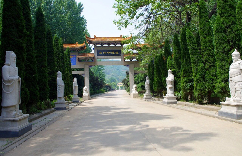 陵园大门