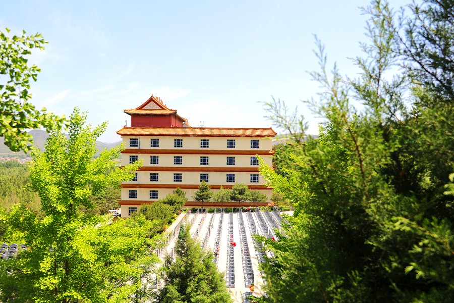 灵山宝塔陵园一角 灵山宝塔陵园一角