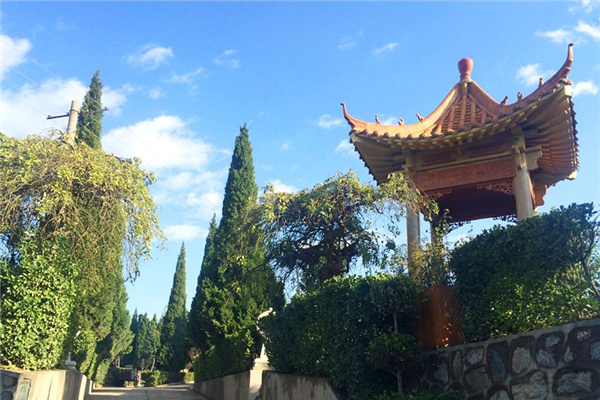 骊山墓园景观图