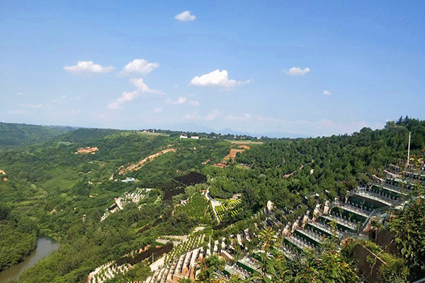 白鹿原公墓景观图