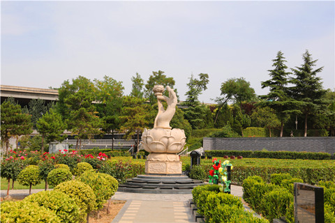 咸阳市泾阳县卧龙山福园福寿苑选个龙凤呈祥的艺术立碑价格5万左右