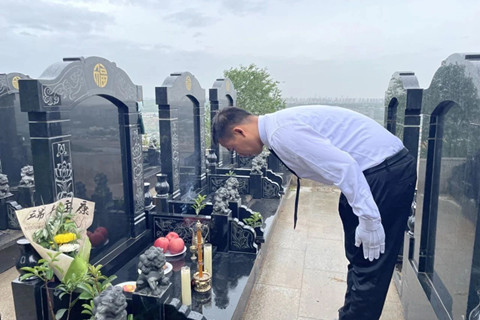 陕西西安高桥墓园粽香飘溢端午时,替您尽孝慰先人