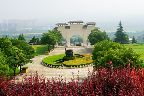 西安东郊霸陵墓园位于哪交通方便吗