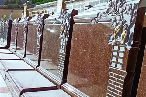 西安唐邵陵墓园位置在唐朝皇帝陵墓的乾县,距离市区驾车1.5小时,交通方便