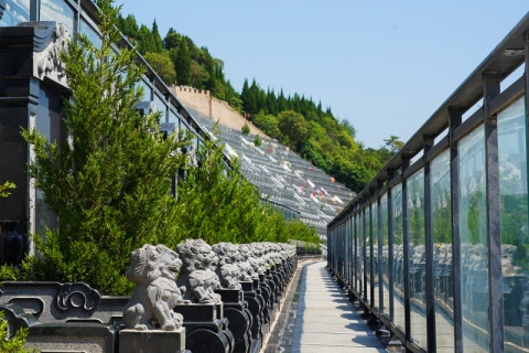 西安市高桥骨灰墓园价格表参考