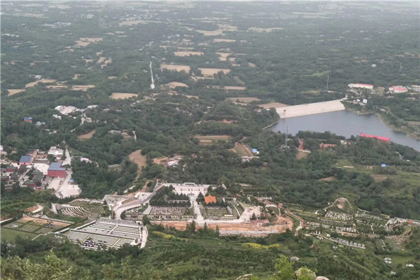 始祖山塔陵园景观图