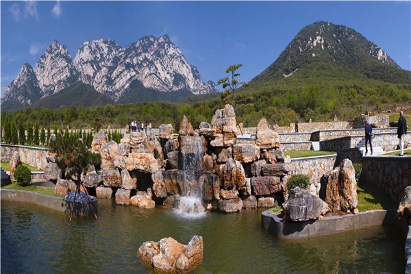 莲花山人文纪念园景观图
