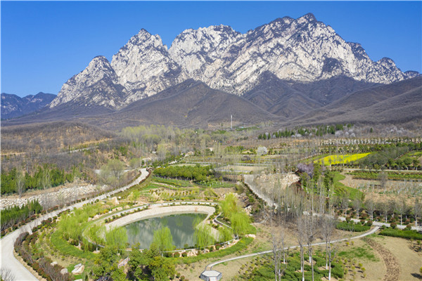 莲花山人文纪念园景观图