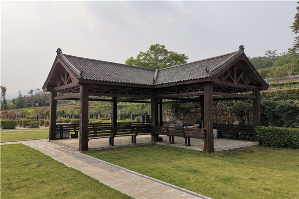 凤凰山人文纪念园景观图