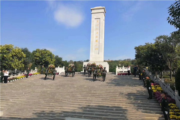 凤凰山人文纪念园景观图