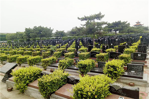 通过客服电话市民可以知道黄龙岗陵园价格公墓地址位置,同时了解河南