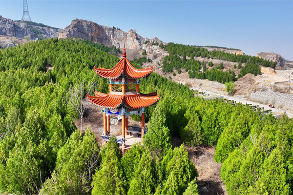 龙居山陵园景观图