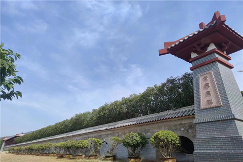 新密市重点打造的生态殡葬示范基地：凤凰山公墓和皇帝岭陵园
