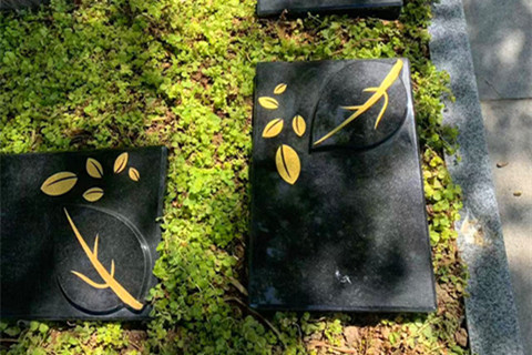 荥阳市北邙陵园那款卧碑,我看了